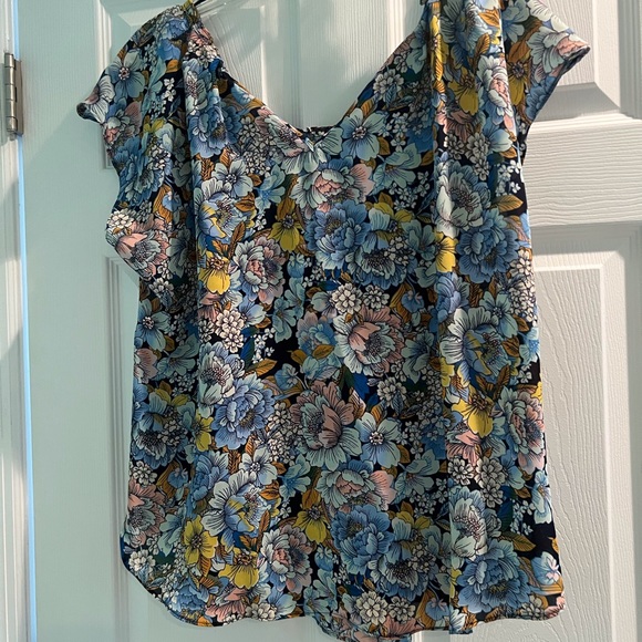 Lauren Conrad Pleated Cap Sleeve Floral Blouse - Picture 7 of 8